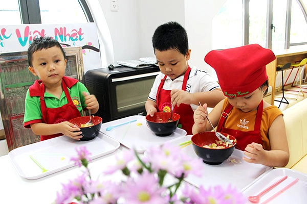 dau-bep-nhi-lam-banh-nuong