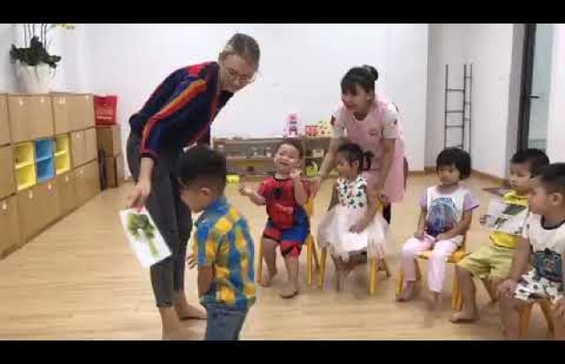 What an interesting lesson with teacher Vee at Mikan class