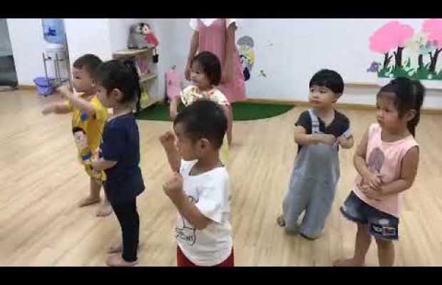 Cùng tham gia giờ Aerobic với các bạn lớp Mikan nhé!!!