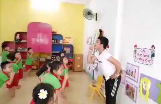 Bé học Aerobics thật năng động - CS Lũy Bán Bích