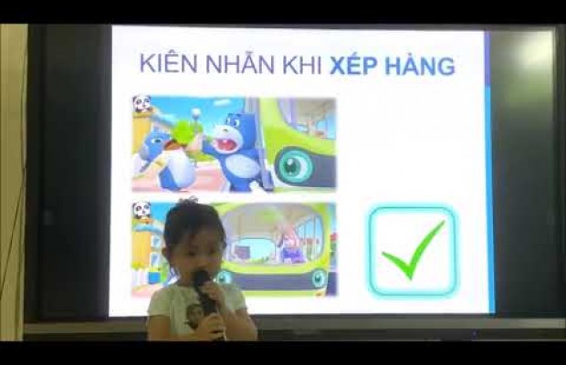 Bé hướng dẫn sự Kiên nhẫn khi xếp hàng