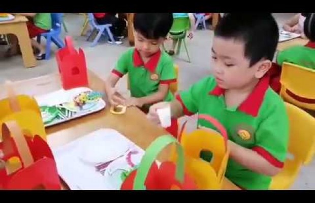 Bé làm lồng đèn Trung thu - Cơ sở Lũy Bán Bích