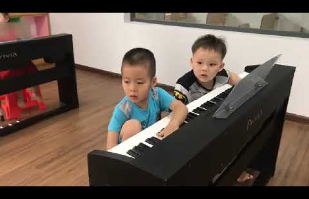 Giờ học PIANO lớp 3-4 tuổi (MiKan) - CS Hòa Bình