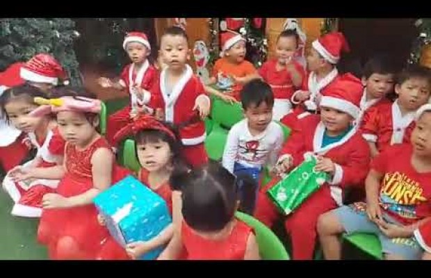 Ông già Noel gõ cửa trường Happy House - CS Vườn Lài