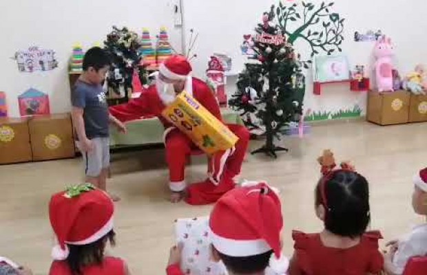 Ông già Noel tặng quà Himawari 1