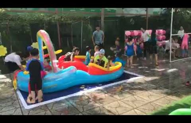 Water Festival - Bé chơi TÉ NƯỚC