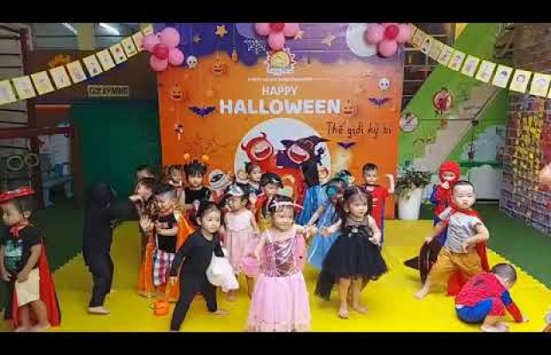 Bé nhảy múa & vui chơi tại Lễ hội Halloween