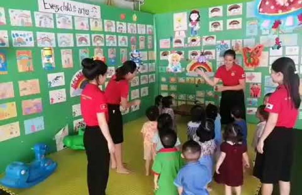 Tham quan đèn lồng của bé