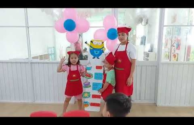 Bữa cơm gia đinh của lớp Mickey 2