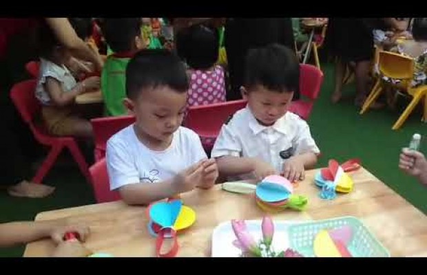 Các bé Khối Bambi & Rio làm đèn lồng vui trung thu