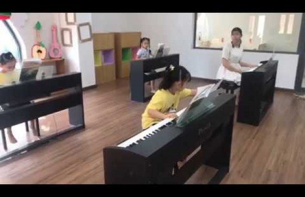 Giờ học PIANO năng khiếu lớp AYUMI