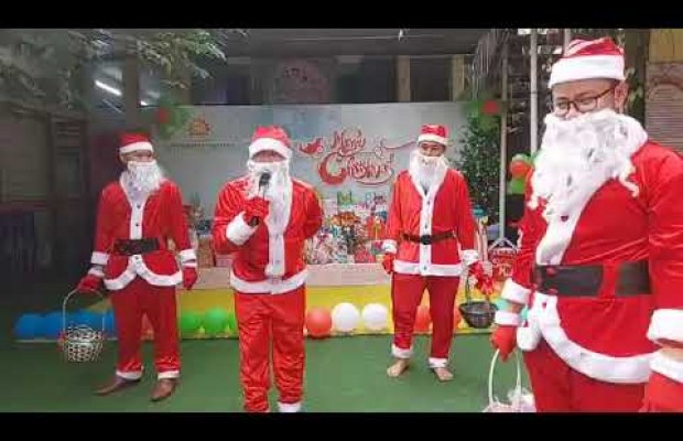 Bé vui cùng ông già Noel - CS Vườn Lài