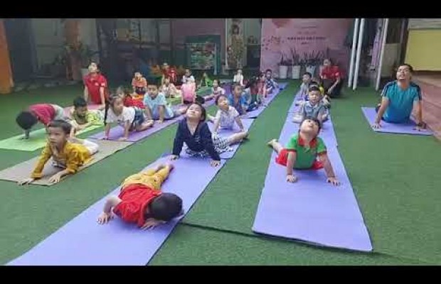 Yoga sáng của bé Happy House Vườn Lài